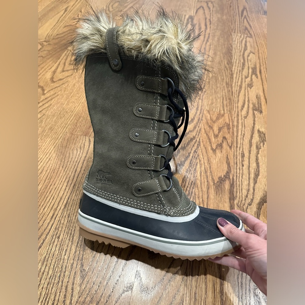 Sorel Boots - like new!